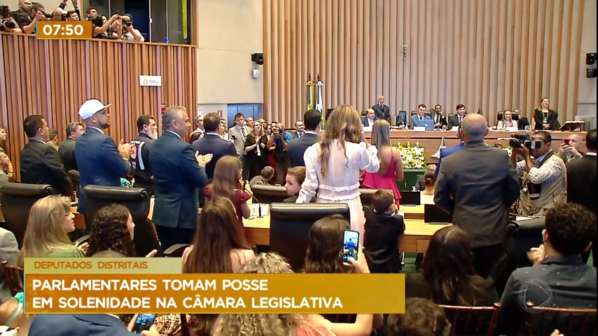 Vídeo: Deputados distritais tomam posse em solenidade na Câmara Legislativa do DF neste domingo (1)