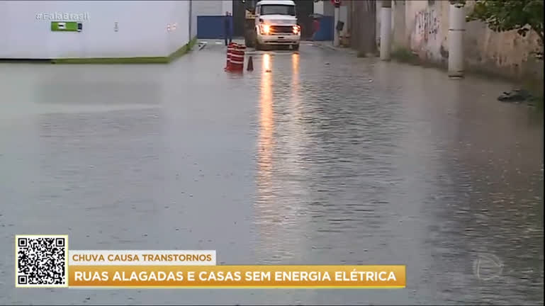 Vídeo: Forte chuva deixa prejuízos em Caieiras (SP)