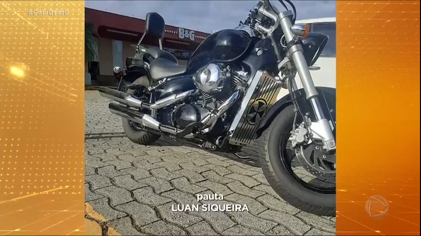 Vídeo: Criminosos levam um minuto para roubar moto em SP