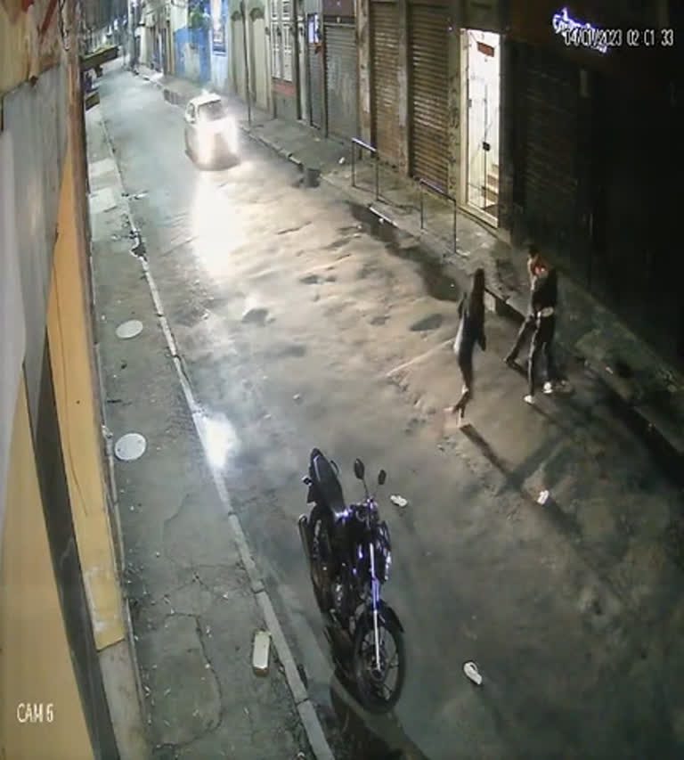 Vídeo: Vídeo: Homem é esfaqueado por mulheres no centro do Rio