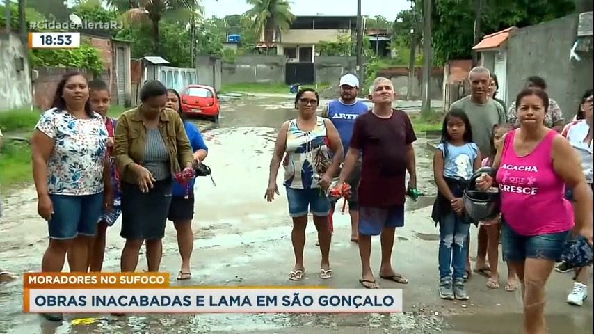 Vídeo: Moradores de Marambaia, em São Gonçalo, vivem em meio à lama