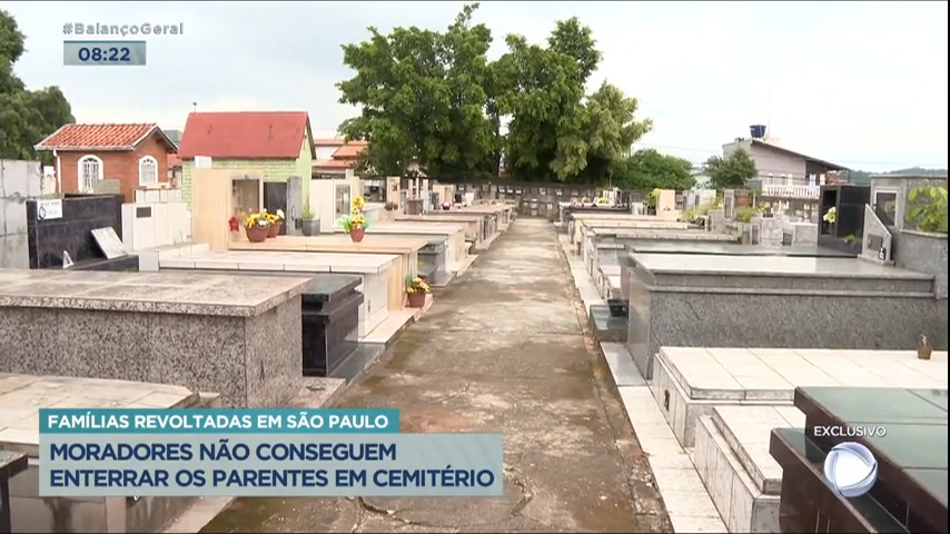 Vídeo: Moradores de cidade da Grande SP não conseguem enterrar parentes