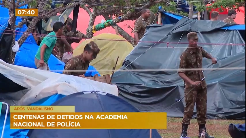 Vídeo: Cerca de 1.200 pessoas que estavam acampadas em frente ao Quartel-General do Exército foram detidas