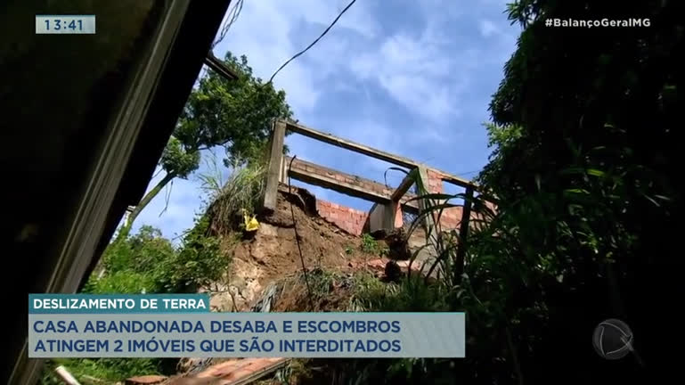 Vídeo: Deslizamentos atingem casas em Ibirité (MG) e deixam desalojados