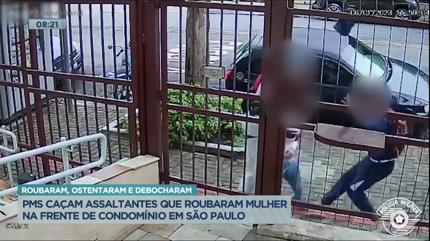 Vídeo: Policiais caçam bandidos que roubaram mulher em frente a condomínio em SP