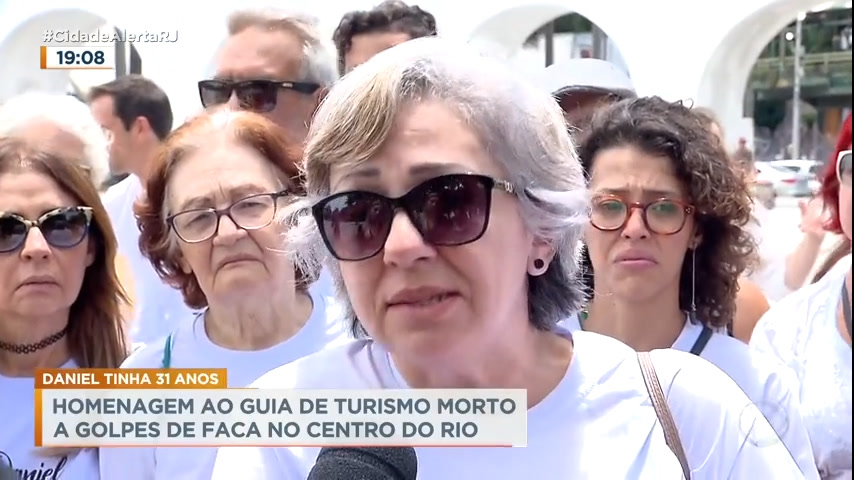 Vídeo: Familiares de guia de turismo morto a facadas pedem mais segurança no centro do Rio