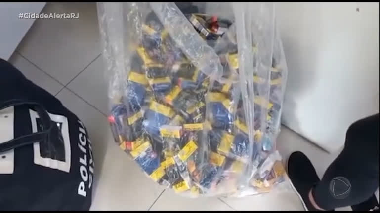Vídeo: Polícia Civil apreende 3 mil maços de cigarros falsificados no Rio