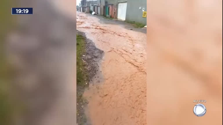 Vídeo: Chuvas causam prejuízos para moradores de diferentes regiões do DF