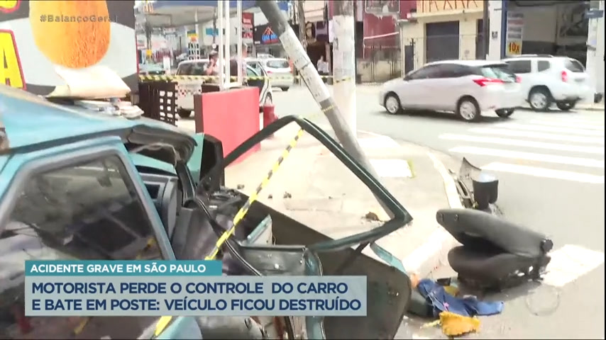 Vídeo: Motorista perde controle de carro e bate em poste no ABC Paulista