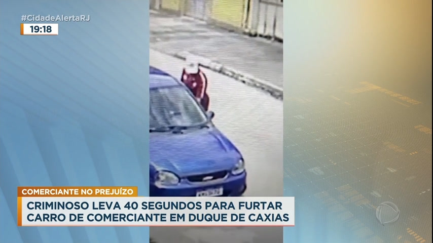 Vídeo: Suspeito furta carro em 40 segundos em Caxias (RJ)