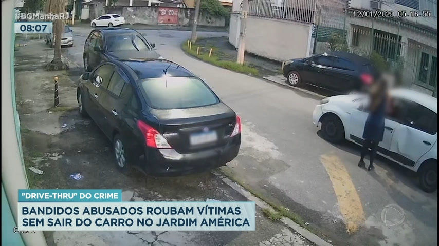 Vídeo: Moradores do Jardim América são vítimas do "drive-thru do crime"
