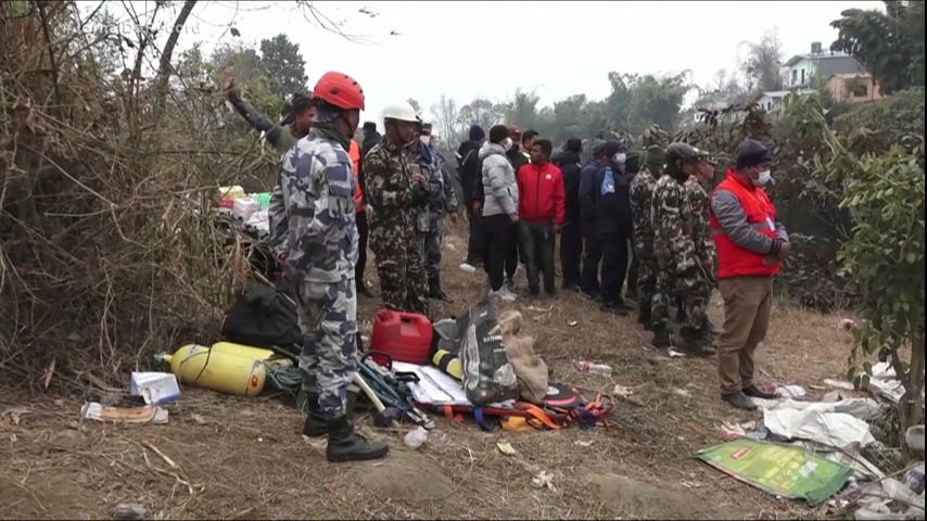 Vídeo: Autoridades do Nepal encontram caixas-pretas de avião que caiu e deixou 72 mortos