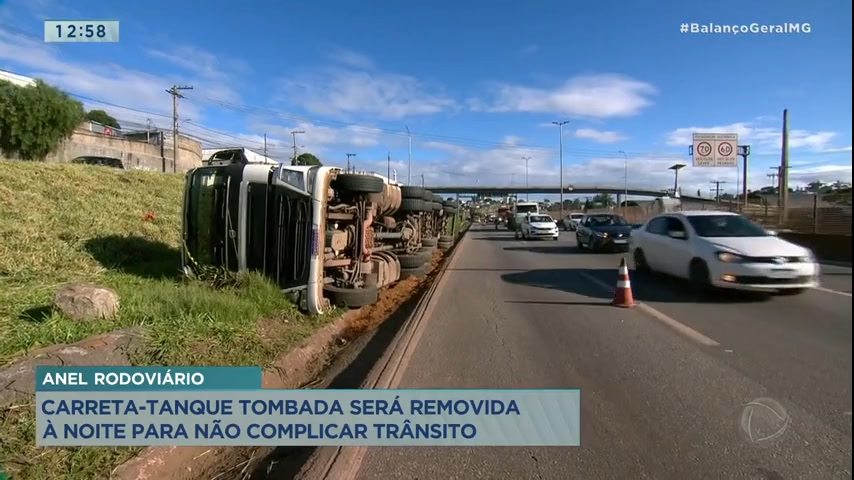 Vídeo: Carreta-tanque tomba e derrama ácido no Anel Rodoviário, em BH