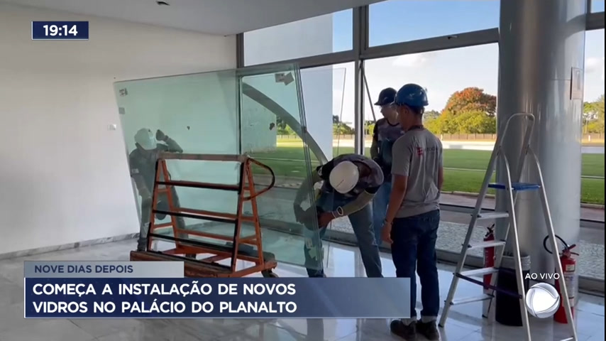 Vídeo: Começa a instalação de novos vidros no Palácio do Planalto