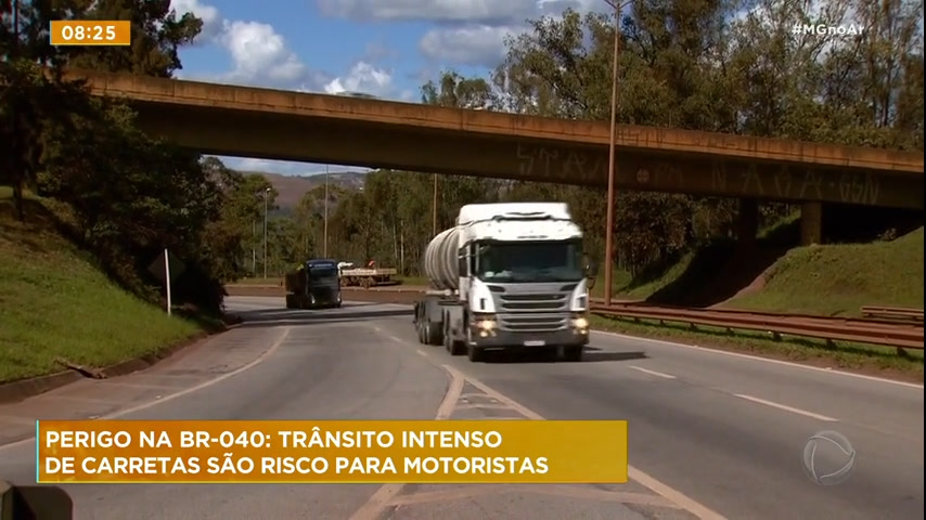 Vídeo: Trânsito intenso de carretas são risco para motoristas na BR-040, em MG