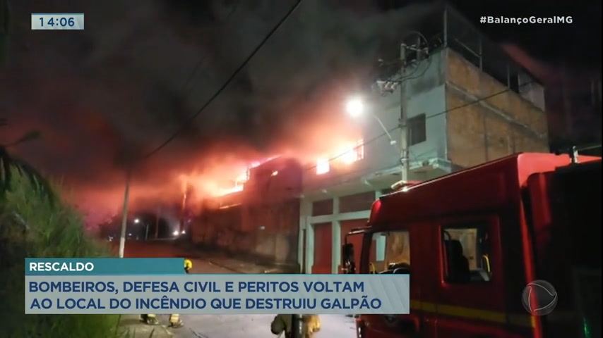 Vídeo: Bombeiros voltam ao local de incêndio que destruiu galpão em BH