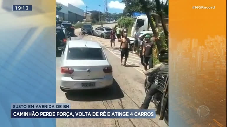 Vídeo: Acidente envolvendo cinco veículos causa transtorno em trânsito de Belo Horizonte