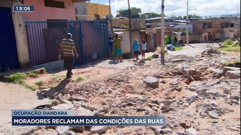 Vídeo: Moradores de ocupação em BH reclamam de péssimas condições de uma rua da região