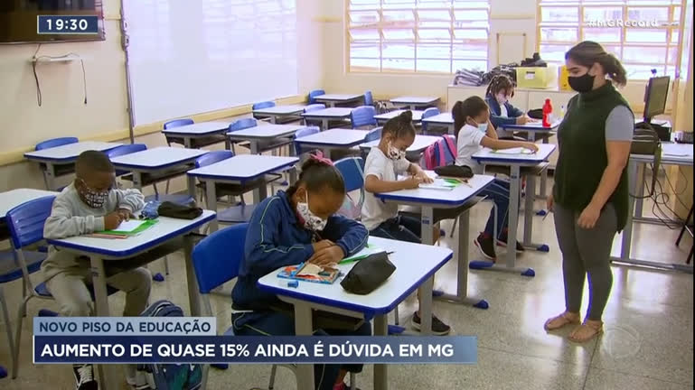 Vídeo: Ministério da Educação aprova reajuste de 15% no piso salarial nacional dos professores