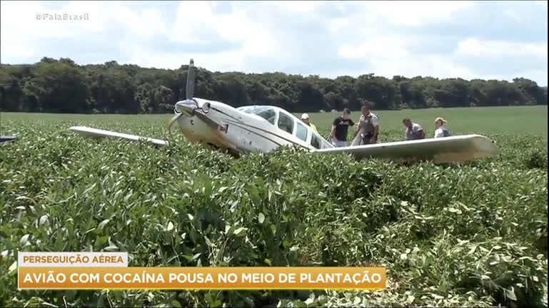 Vídeo: PF apreende mais de meia tonelada de cocaína de avião no interior de SP