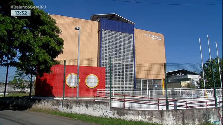 Vídeo: Criminosos furtam fios de energia elétrica de escola municipal no Rio
