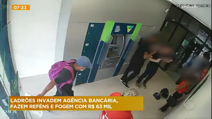 Vídeo: Ladrões invadem agência bancária, fazem reféns e fogem com R$ 63 mil em BH