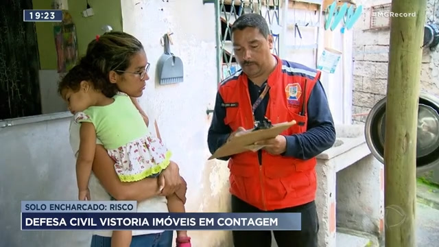 Vídeo: Defesa Civil vistoria imóveis em áreas de risco na Grande BH
