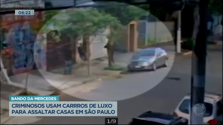 Vídeo: Bandidos usam carros de luxo para cometer crimes em bairros de SP