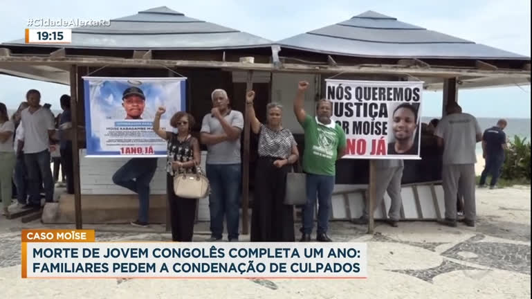 Vídeo: Familiares pedem justiça um ano após morte de congolês no Rio