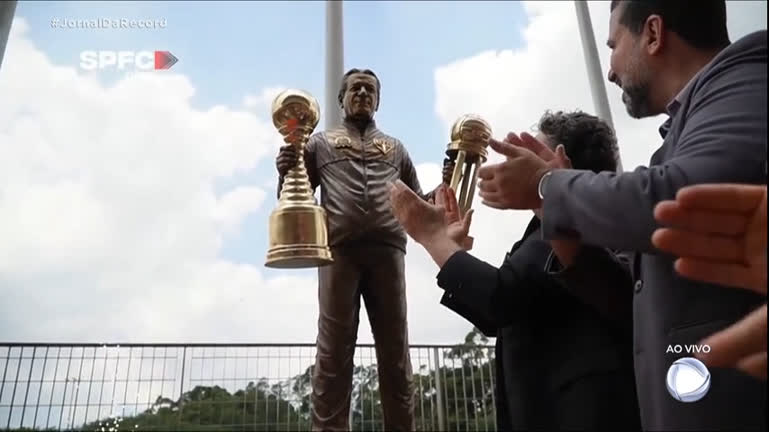Vídeo: No aniversário de 469 anos, São Paulo inaugura estátua de Telê Santana no Morumbi