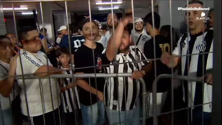 Vídeo: Comentaristas analisam crise no Santos após empate com Água Santa