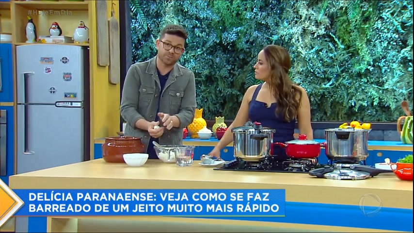 Vídeo: Chef Guga Rocha prepara um delicioso barreado