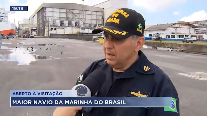 Vídeo: Maior navio da Marinha do Brasil chega ao Porto de Santos