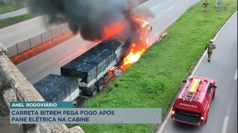 Vídeo: Carreta tem pane elétrica e pega fogo no Anel Rodoviário, em BH