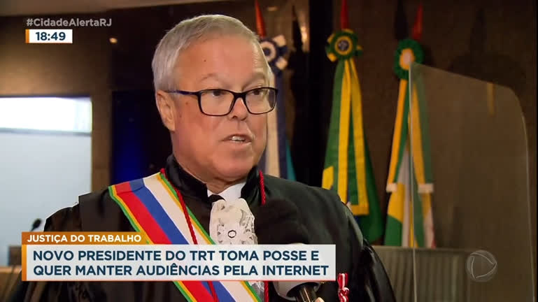 Vídeo: Desembargador César Marques Carvalho toma posse como novo presidente do TRT-RJ
