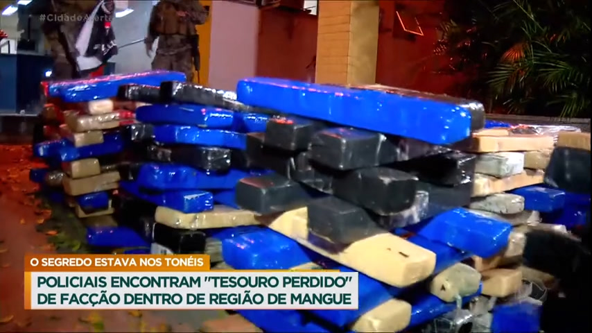Vídeo: Policiais encontram duas toneladas de droga em uma região de mangue