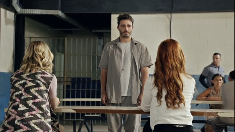 Vídeo: Angélica e Fernanda visitam Tobias na prisão | Amor Sem Igual