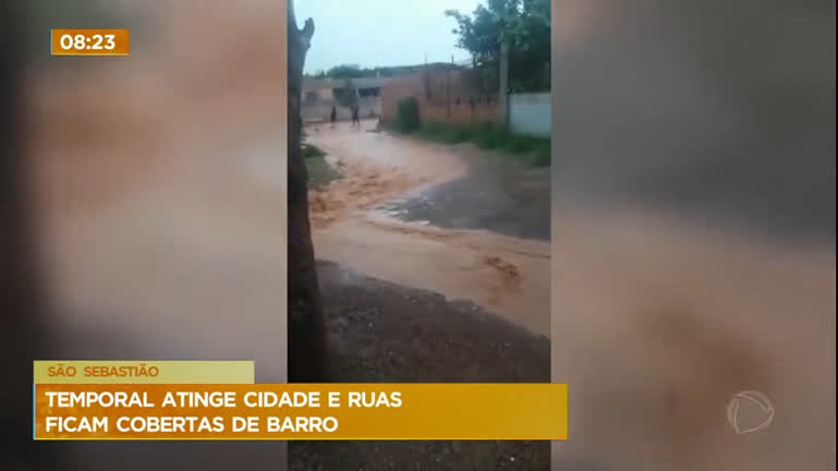 Vídeo: Chuva forte alaga ruas de São Sebastião (DF)