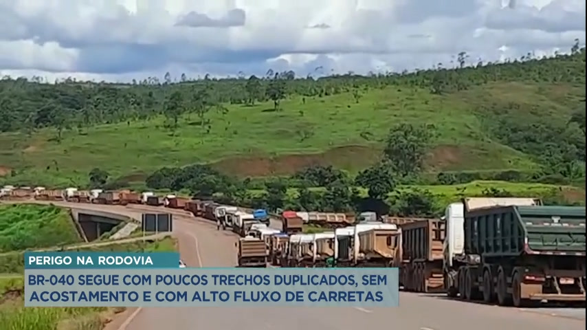 Vídeo: Carretas carregadas de minério lotam marginais e causam filas na BR-040, em MG