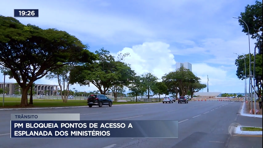Vídeo: PM bloqueia pontos de acesso a Esplanada dos Ministérios