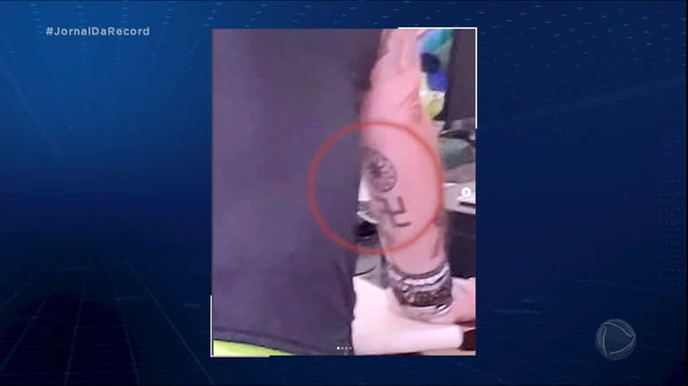 Vídeo: Minuto JR : estudante denuncia homem com tatuagem de suástica nazista no braço