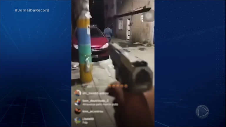 Vídeo: Criminosos transmitem ao vivo invasão à comunidade do Rio de Janeiro