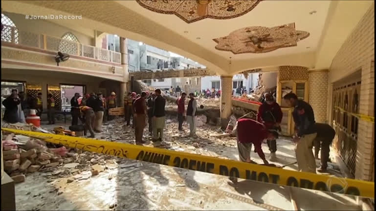 Vídeo: Ataque do Talibã contra mesquita no Paquistão deixa ao menos 61 mortos