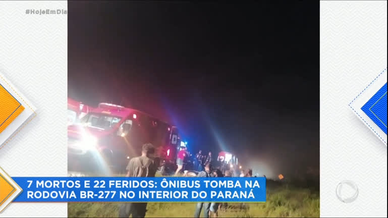 Vídeo: Ônibus de viagem tomba no Paraná e deixa mortos e feridos