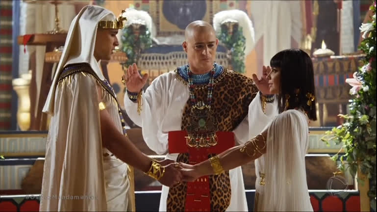 Vídeo: Ramsés e Nefertari se casam no palácio | Os Dez Mandamentos