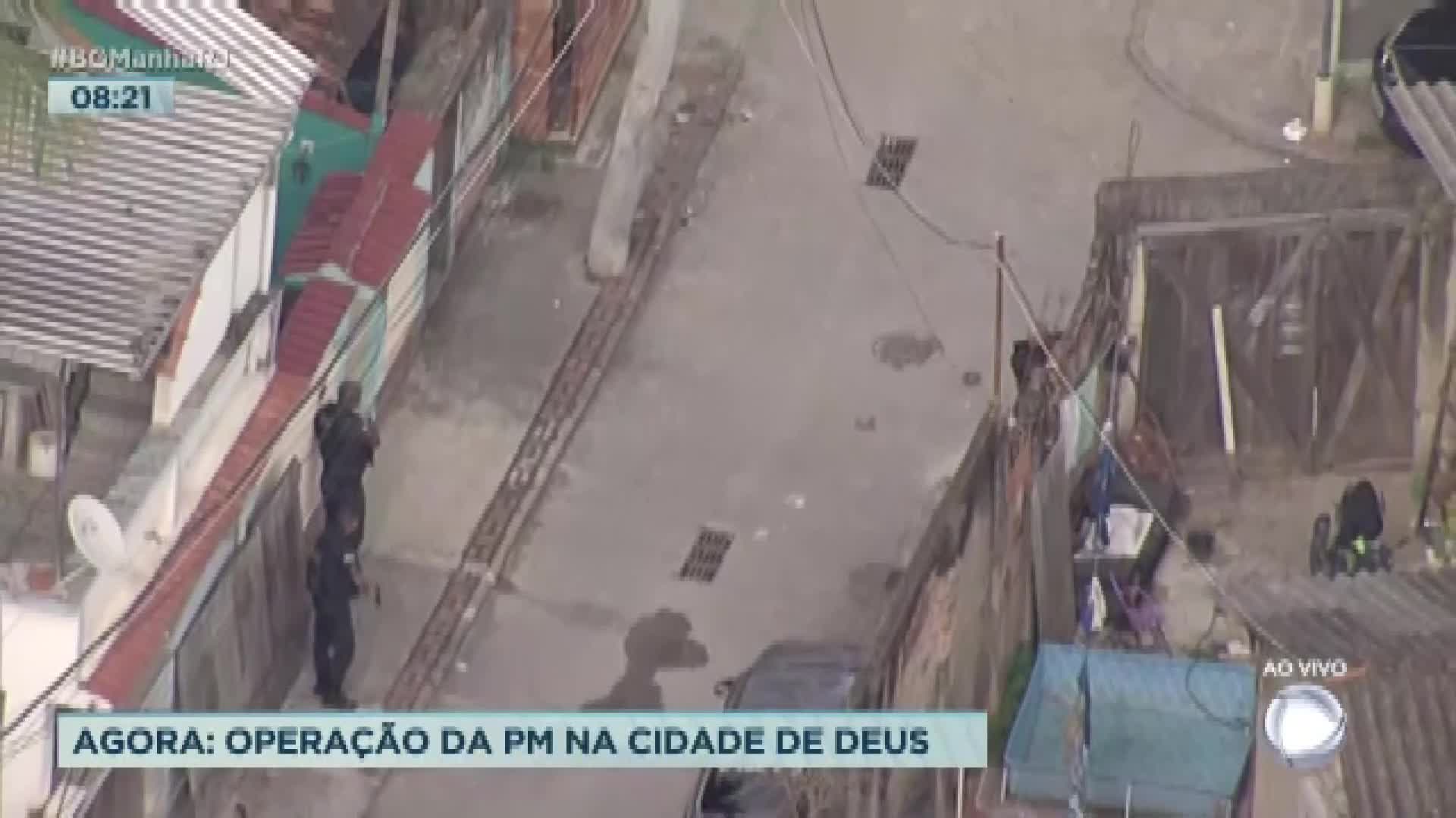 Vídeo: Policiais reforçam segurança durante operação em Jacarepaguá