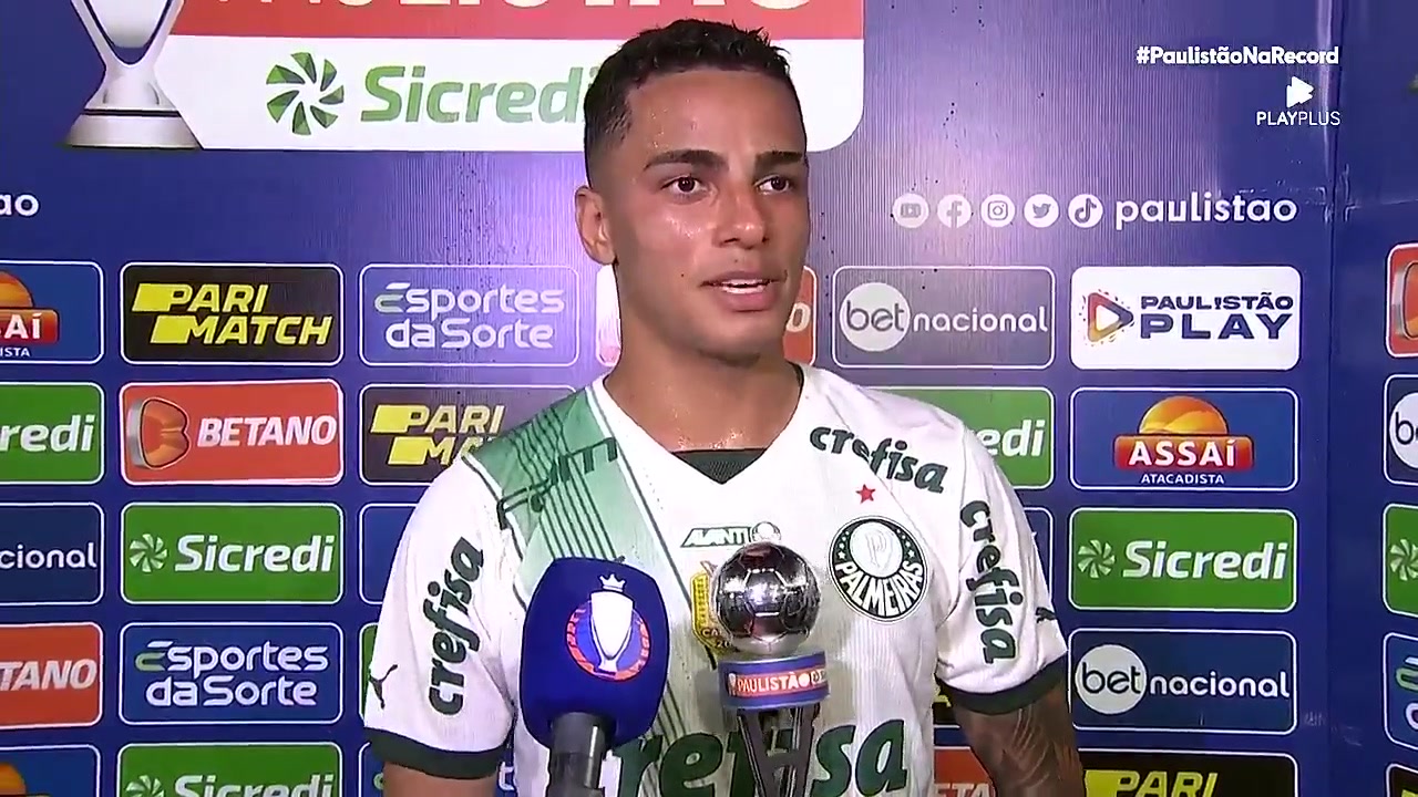 Vídeo: Giovani, craque da partida, elogia o trabalho na base do Palmeiras
