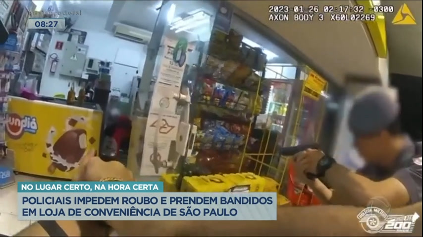 Vídeo: Policiais prendem ladrões e evitam roubo em loja de conveniência em SP