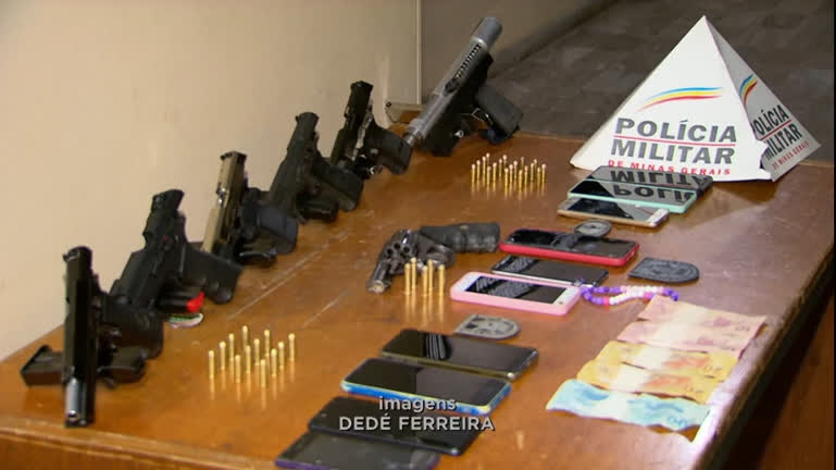 Vídeo: Polícia apreende várias armas com quadrilha que fazia assaltos na grande BH