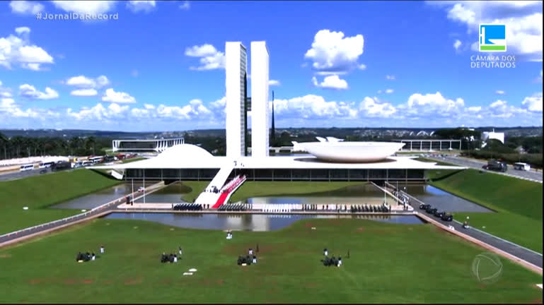 Vídeo: Solenidade no Plenário da Câmara marca abertura do ano legislativo, em Brasília